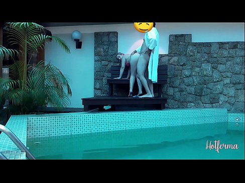❤️ باس نے نوکرانی کو تالاب میں مدعو کیا، لیکن وہ گرمی کا مقابلہ نہیں کر سکا ❤️  ہم پر ur.porn-mz-com.ru ❌️
